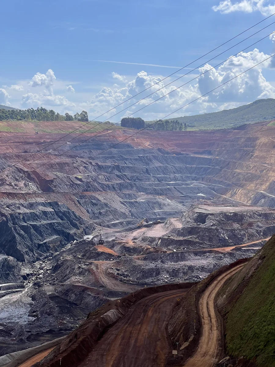 Pit walls and haul roads · Willowstick mine-site imagery (Brazil)